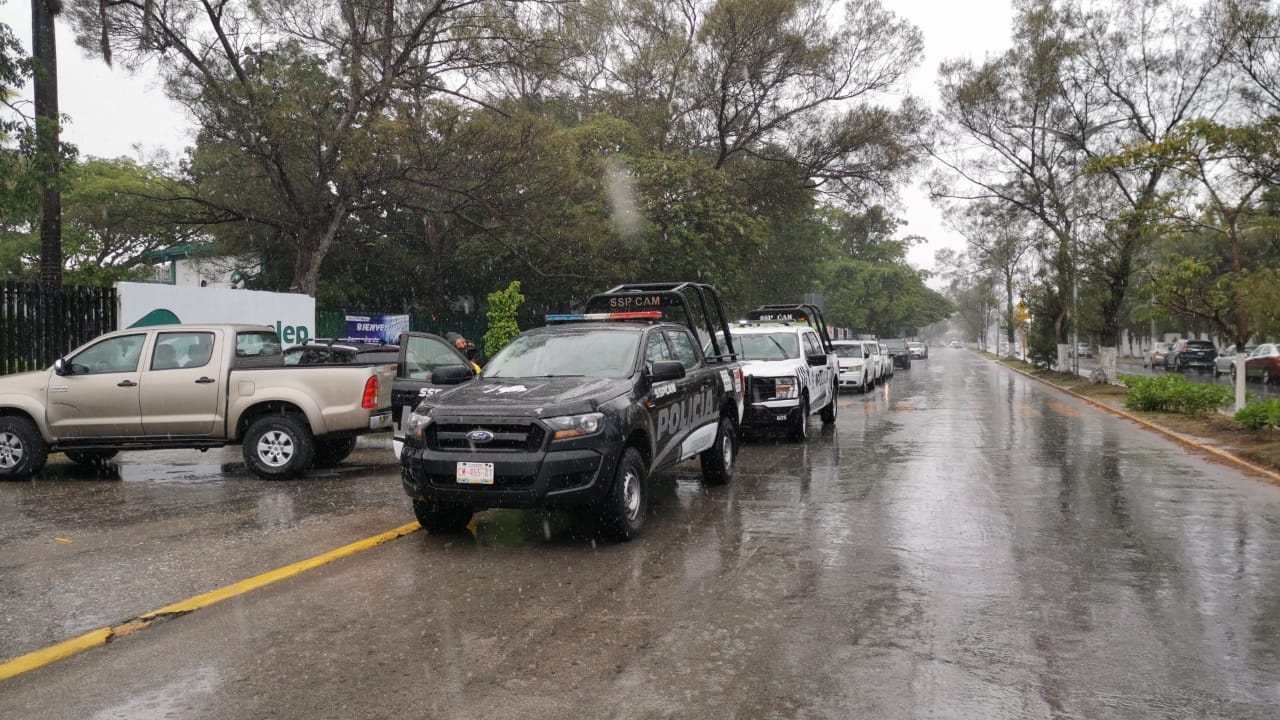 Dos patrullas llegaron al plantel ubicado en Playa Norte, en Ciudad del Carmen