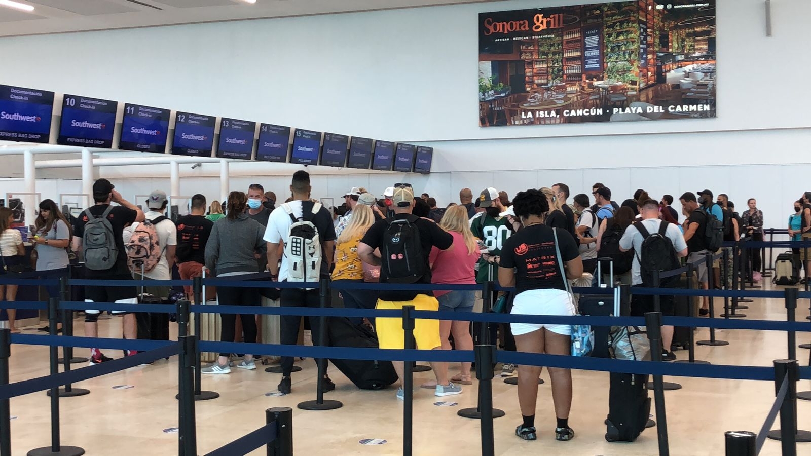 Según la encuesta, 12 millones 526 mil turistas llegaron por  vía aérea