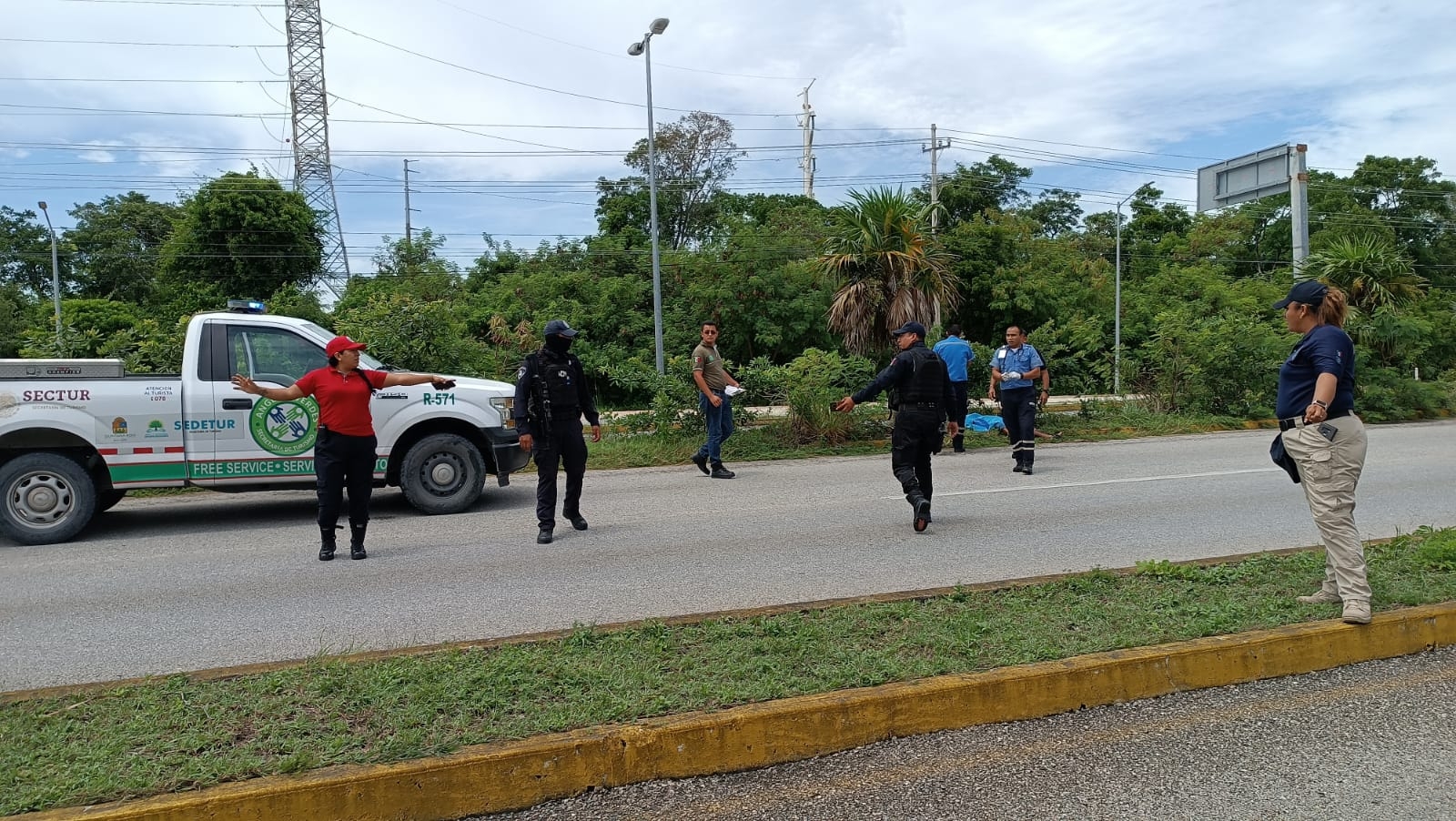 Según se informó, fueron automovilistas quienes dieron parte a las autoridades sobre el cuerpo