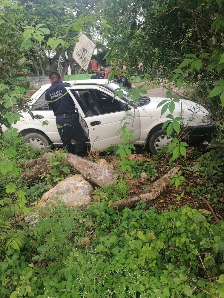 El conductor dejó abandonada su documentación para darse a la fuga con el automóvil