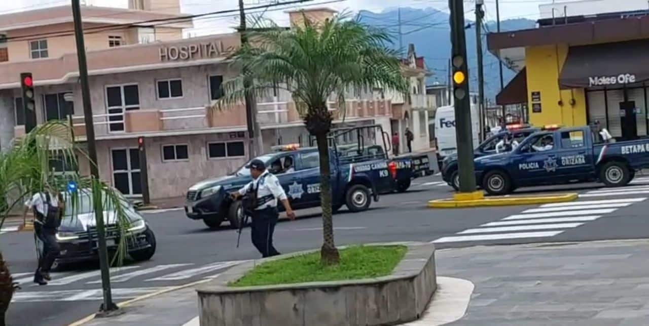 En la ciudad hubo escenas de pánico, con personas tiradas en el suelo y escuelas desalojando a cientos de estudiantes