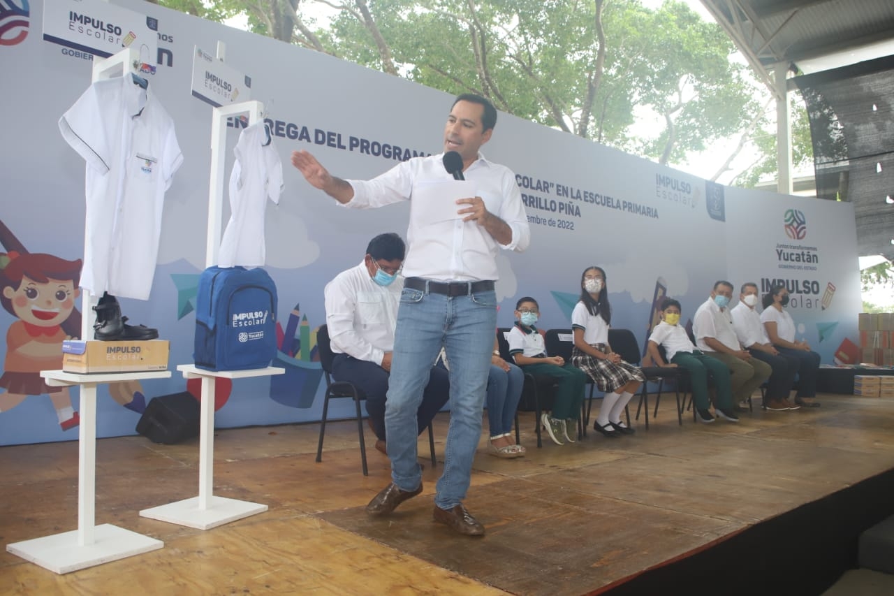 Mauricio Vila anuncia entrega de chamarras a estudiantes de Yucatán