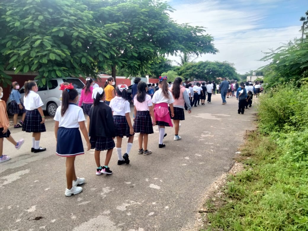 Alumnos de Izamal se preparan para el desfile cívico-militar de este 16 de septiembre