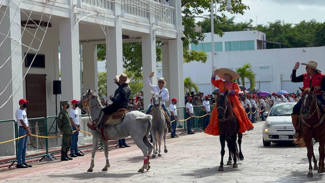 El desfile del 16 de Septiembre en Chetumal contó con la participación de la Asociación de Charros de Quintana Roo