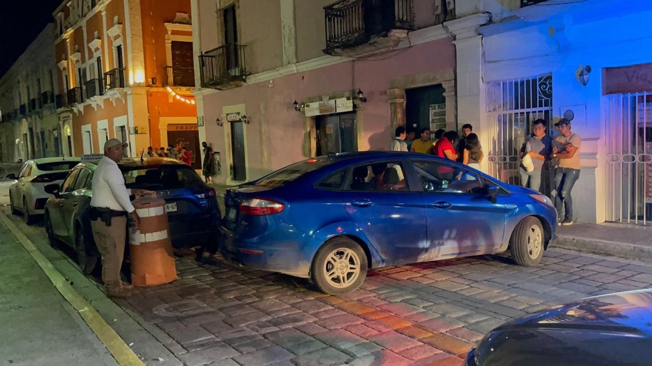 Joven de 17 años choca contra dos autos al intentar evadir al alcoholímetro en Campeche