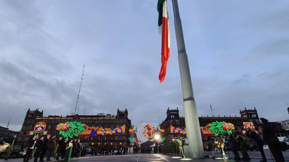 AMLO y funcionarios federales encabezan la ceremonia en memoria.