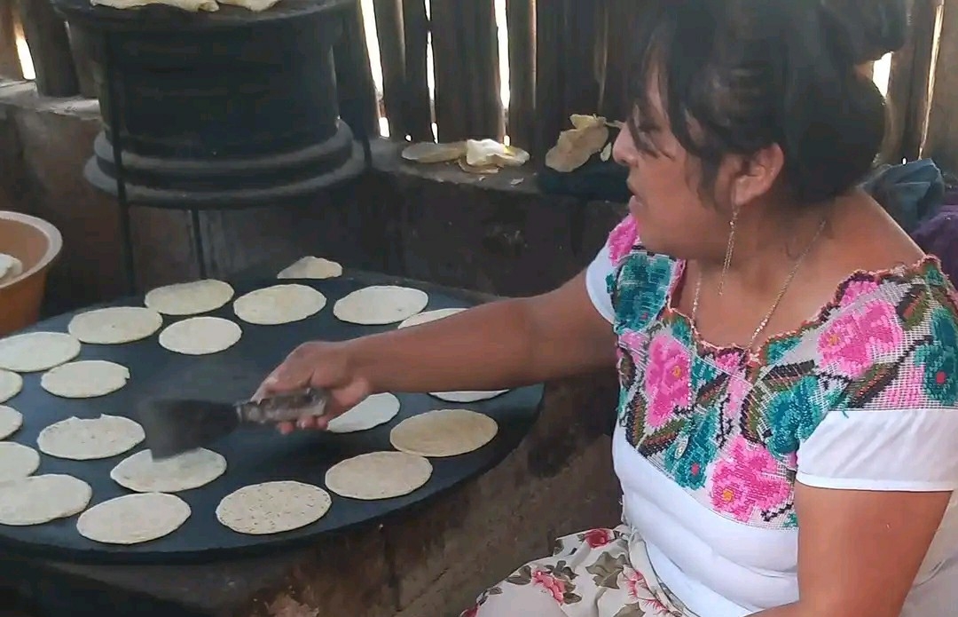 Mujeres de Kaua, Yucatán, usan Facebook para promocionar su venta de tortillas hechas a mano