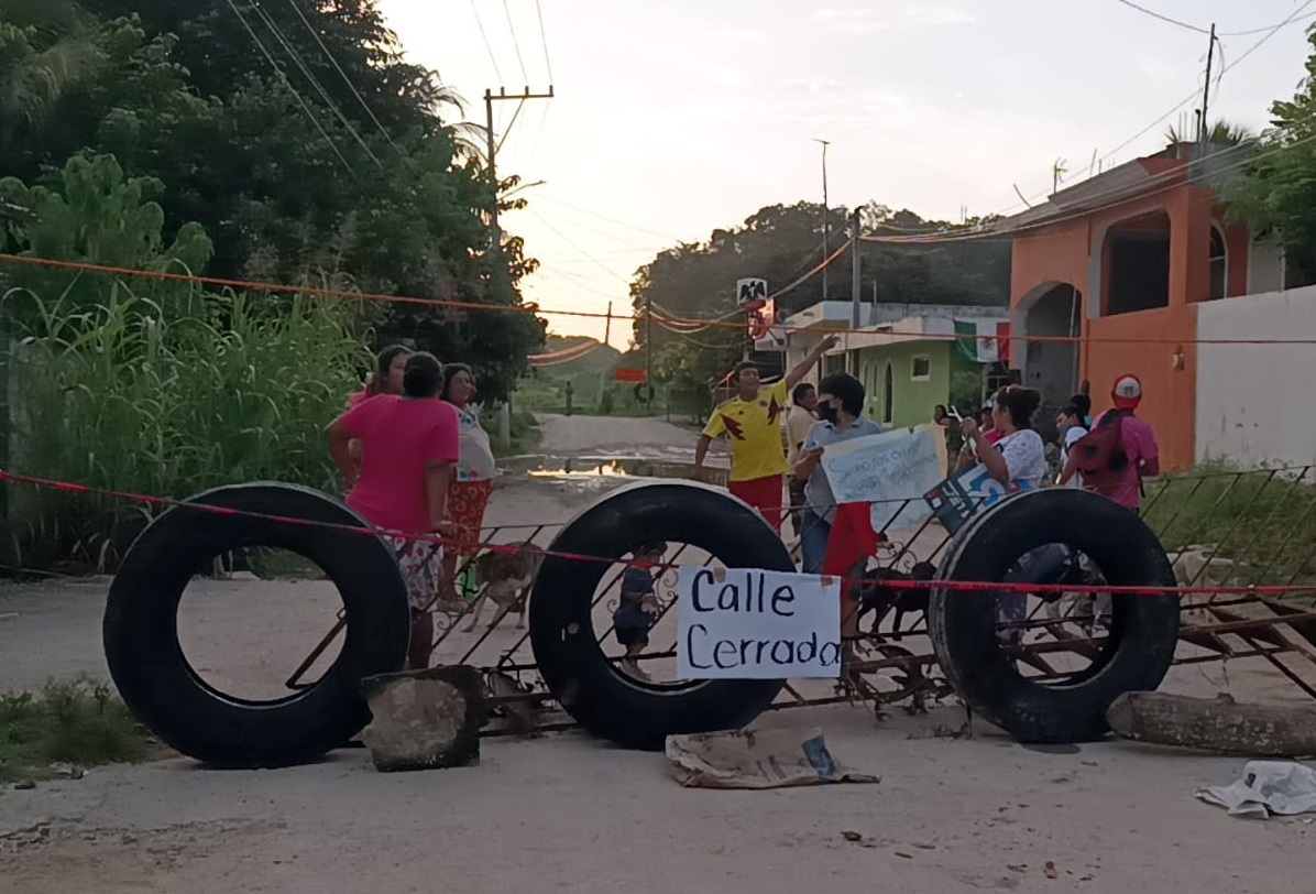 Desde las 5:00 horas de ayer martes obstaculizaron la vía del Barrio de Santa Cruz.