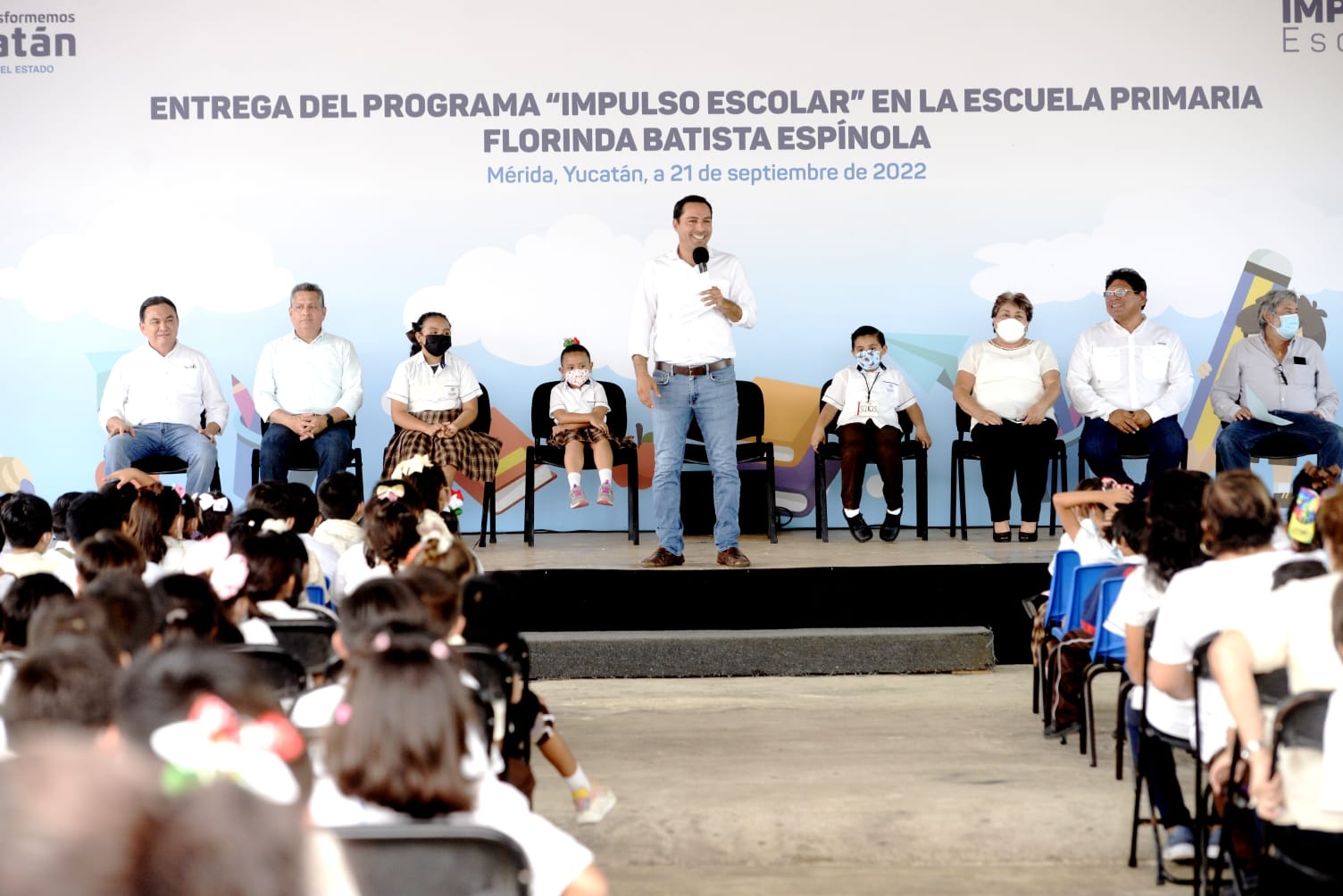 Mauricio Vila ofrece excursión a alumnos de dos escuelas primarias de Mérida