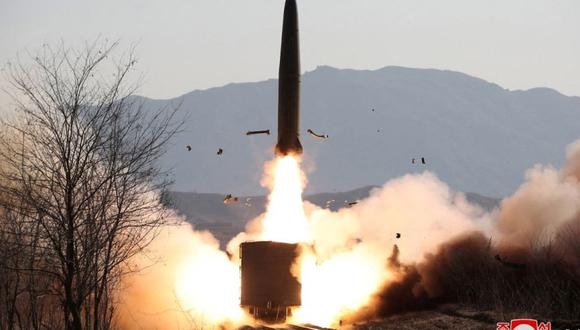 Kim Jong-Un, líder de Corea del Norte, mantienen un programa de pruebas de misiles de largo alcance