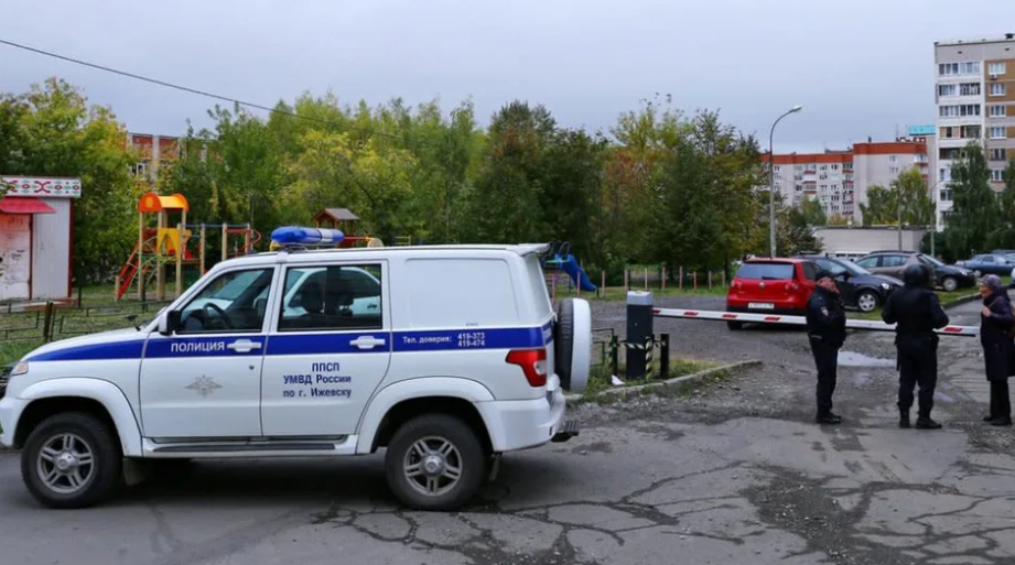 Un hombre armado que portaba ropa con simbología nazi abrió fuego en una escuela de la localidad de Izhevsk antes de suicidarse