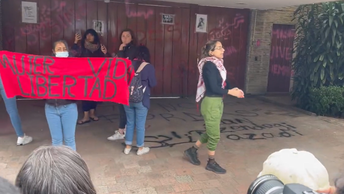 Mujeres mexicanas e iraníes protestan en CDMX por el asesinato de la joven Mahsa Amini en Irán