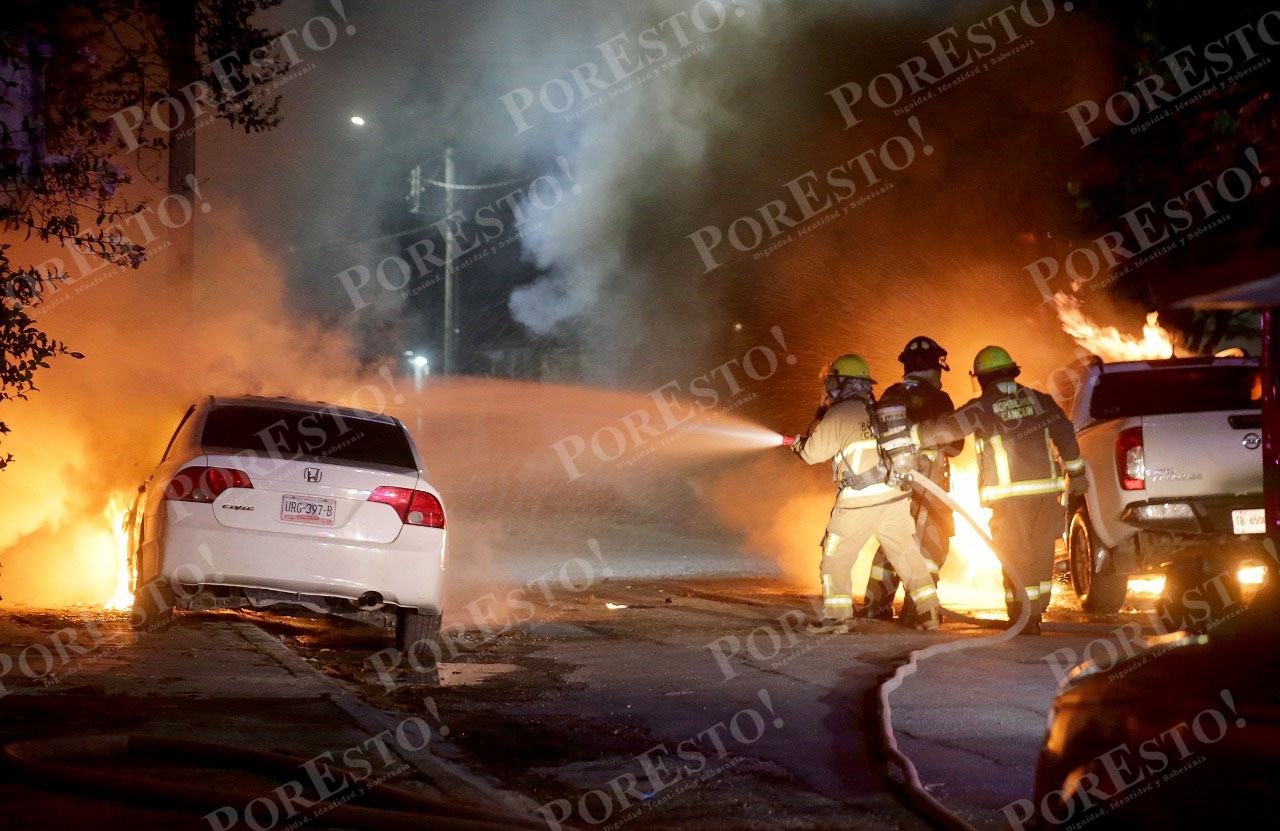 En Cancún, colombianos queman autos de su 'cliente' por atrasarse en adeudo