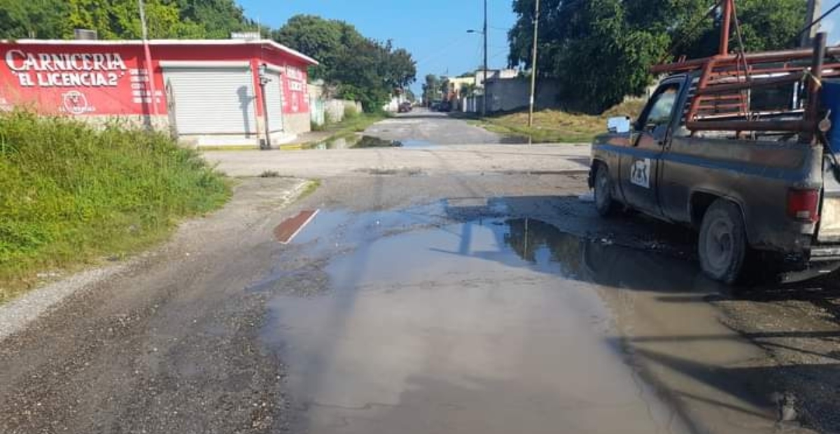 La rótula del vehículo se rompió cuando el neumático cayó en el bache