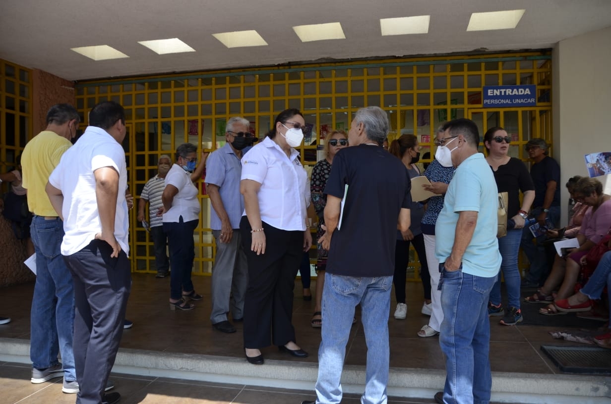 Jubilados toman Rectoría de la Unacar; exigen pago: VIDEO