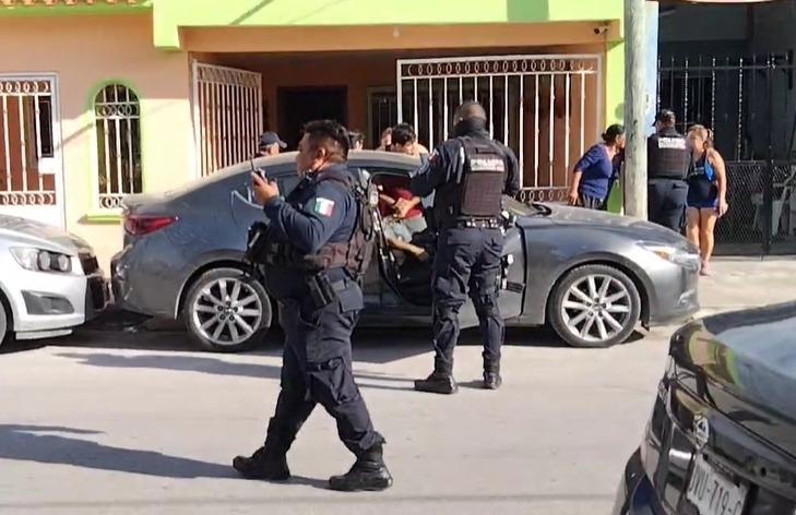 El hombre fue identificado como Ariel y es representante del sindicato de taxis de la Zona Continental de Isla Mujeres