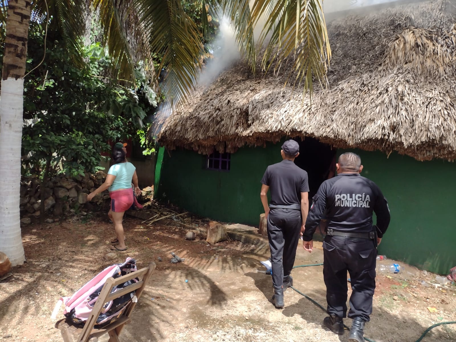 Niño de 4 años causa incendio en su casa de guano en Tekax