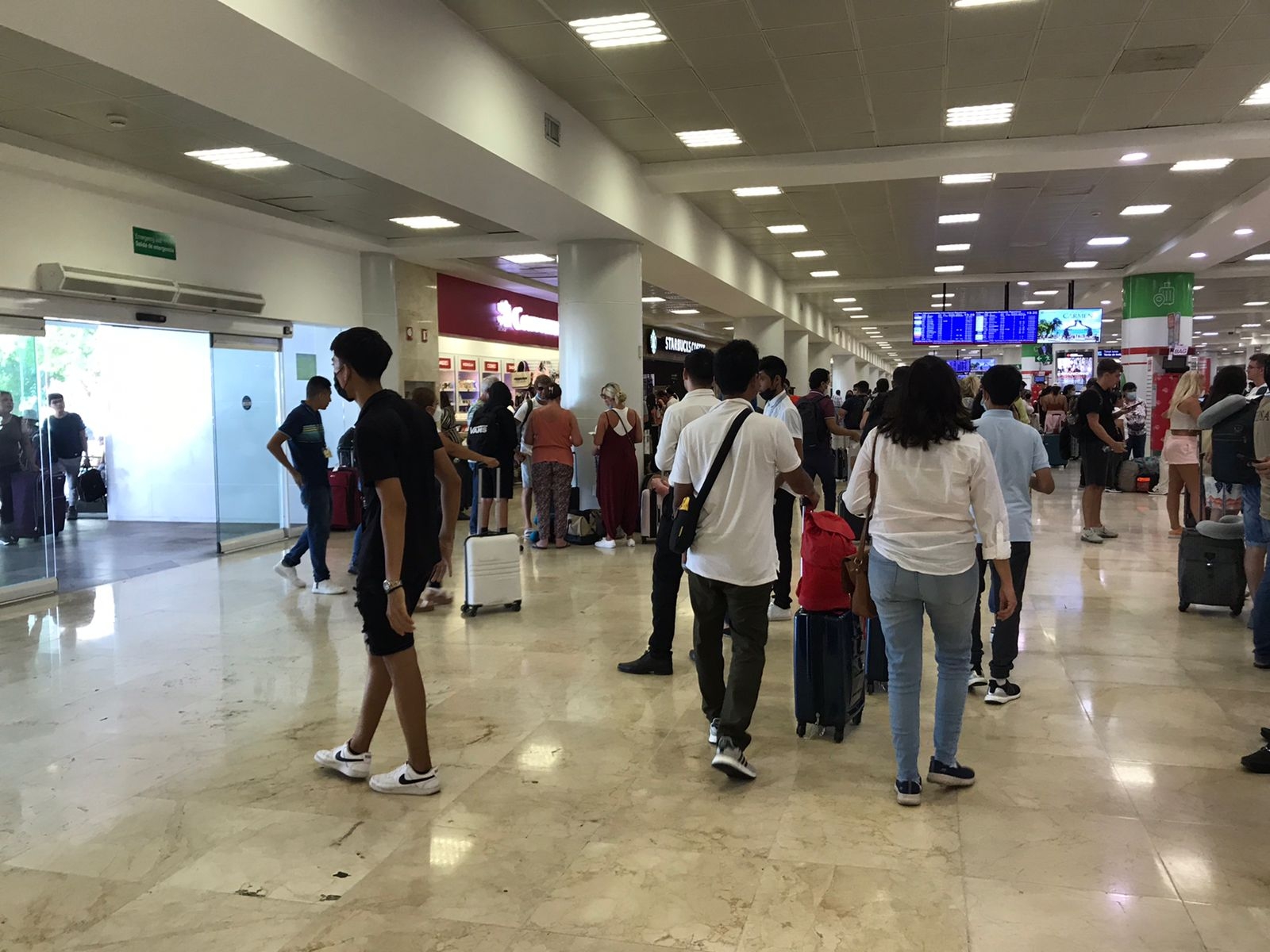 Aeropuerto de Cancún, sin afectaciones por el regreso a clases: EN VIVO