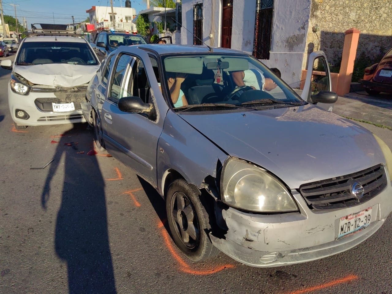 Auto queda averiado tras provocar un choque en Progreso