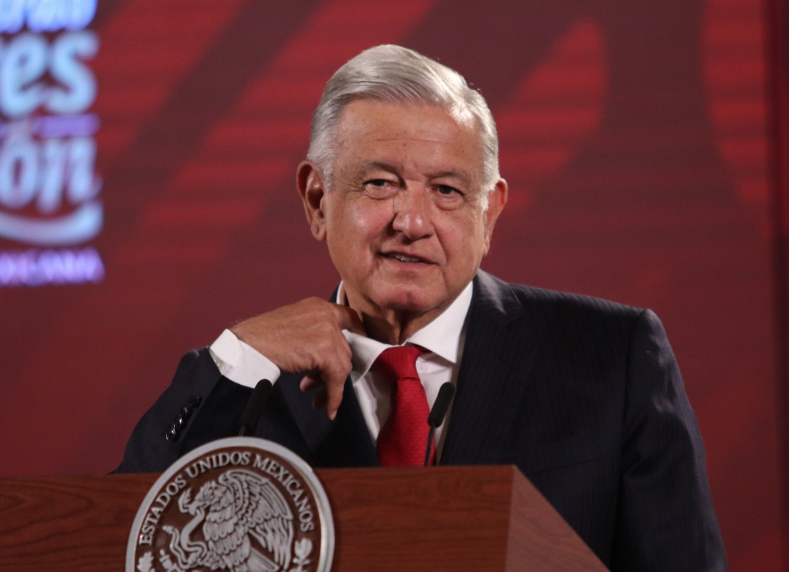 AMLO llama al PRI a valorar alianza con PAN