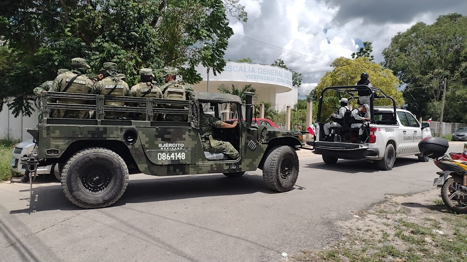 Militares recorrieron las calles de Felipe Carrillo Puerto, además de aplicar revisión a vehículos de la zona