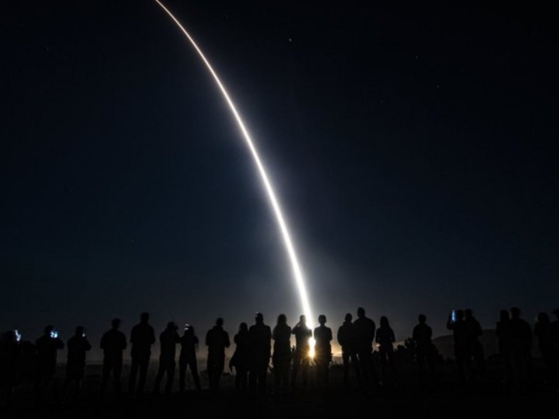 El misil Minuteman III fue lanzado desde una base en California