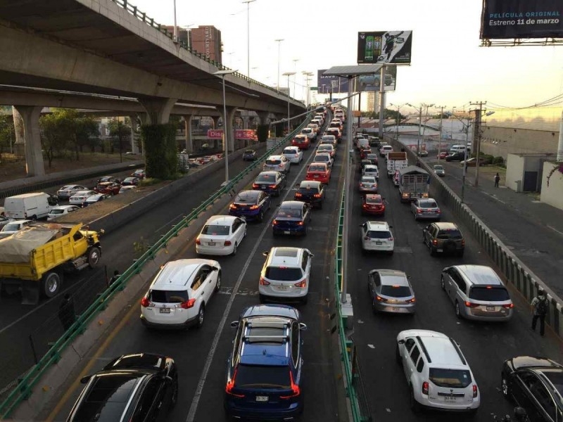 Elementos de la Marina realizan operativo en carriles centrales de Periférico Norte