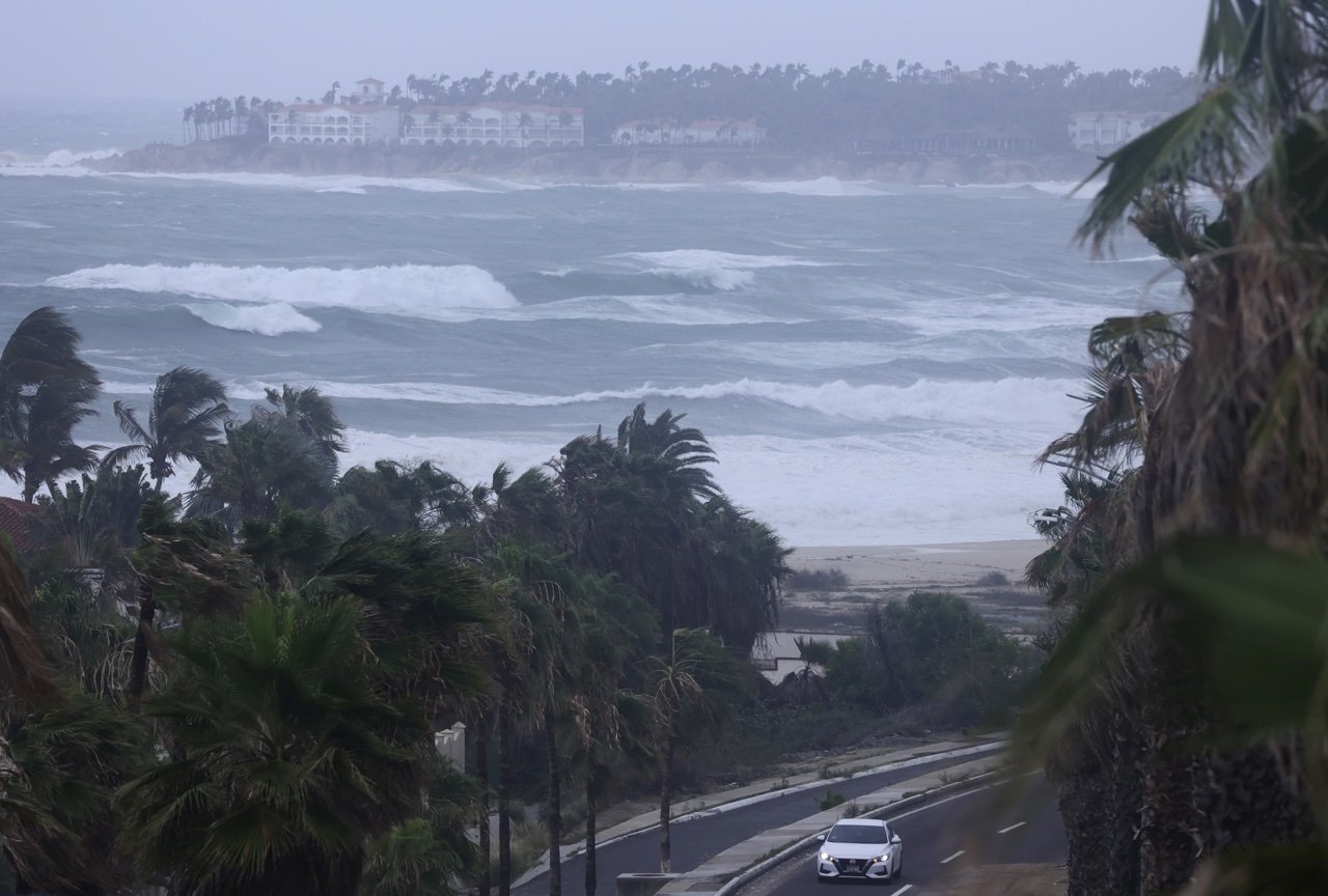 Huracán Kay podría debilitarse tras tocar tierra en la Península de Baja California: EN VIVO