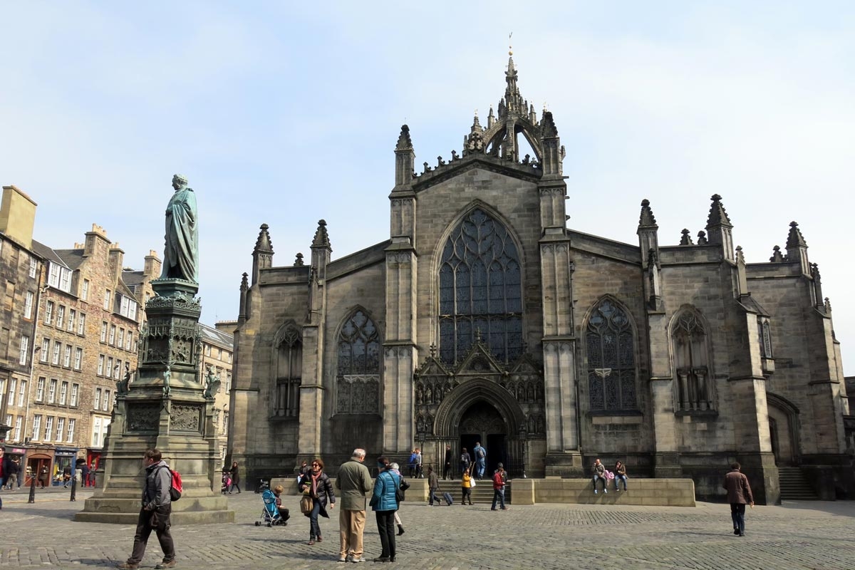 El ataúd de Isabel II permanecerá 24 horas en la catedral escocesa de St Giles