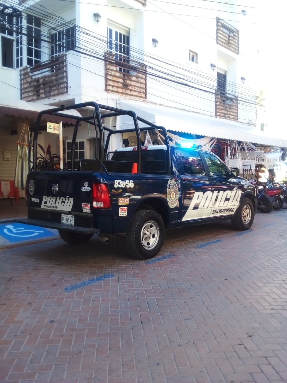 Reportan deceso de un turista en la Quinta Avenida en Playa del Carmen