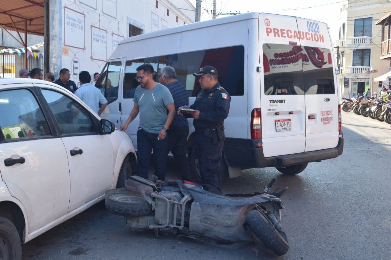 El conductor de la motocicleta resultó con lesiones y una crisis nerviosa tras el incidente