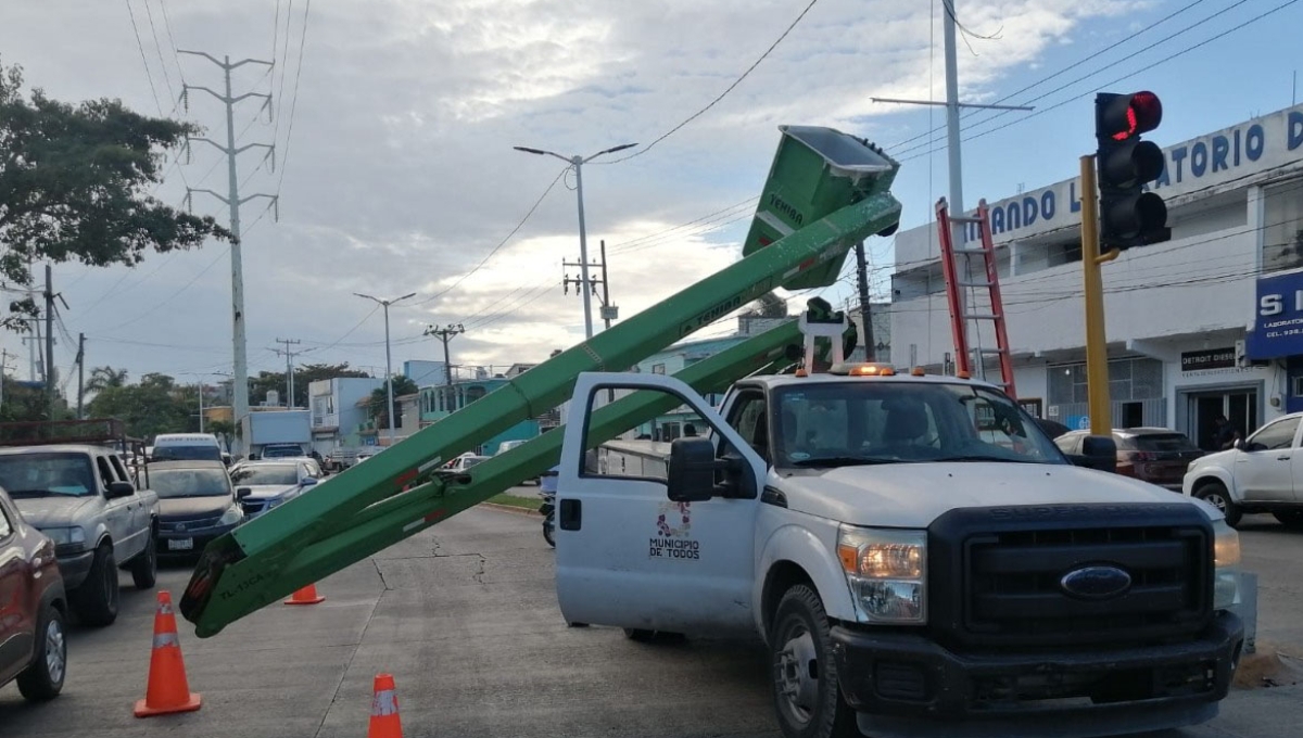 Tráiler 'noquea' a trabajador en Ciudad del Carmen