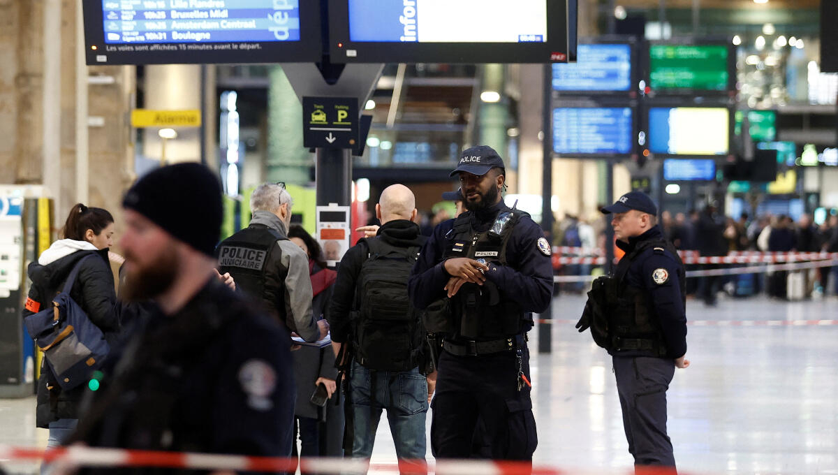 Un hombre de identidad desconocida atacó con un arma blanca a personas en una estación de tren en París