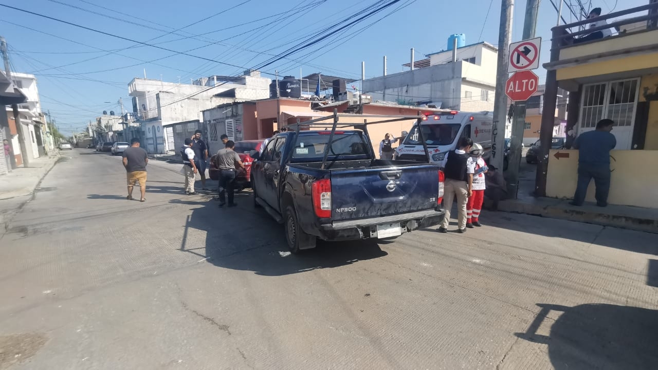 Una mujer tuvo que recibir atención de los paramédicos en el lugar del accidente