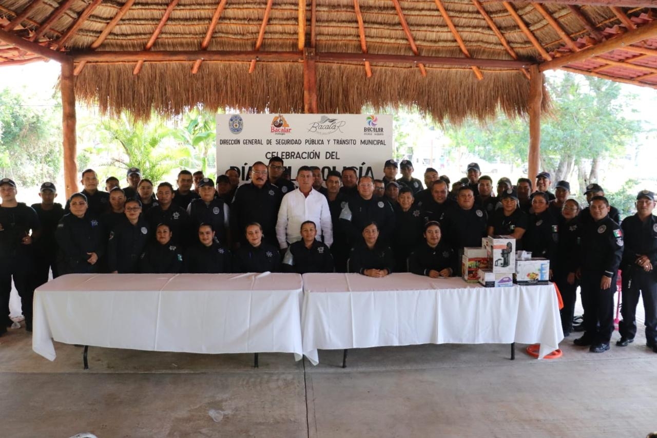 Aunado al aumento de sus percepciones, recibieron regalos