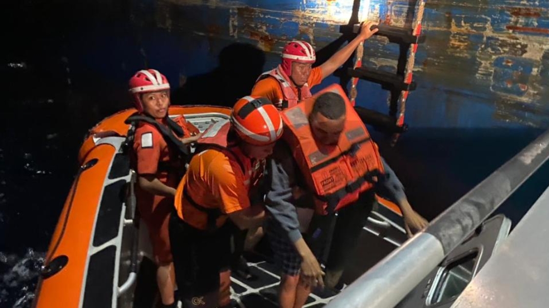 Los rescatados fueron trasladados al muelle de la Estación Naval de Puerto Juárez