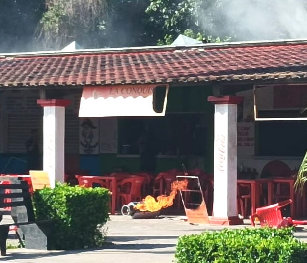 El incidente ocurrió al interior de la cocina de un puesto de comida