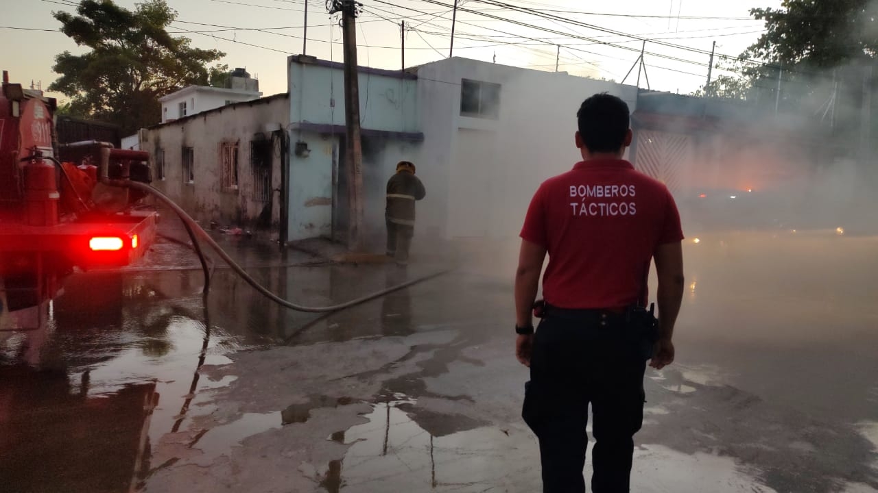 Se incendia una casa por un posible cortocircuito en Ciudad del Carmen: VIDEO
