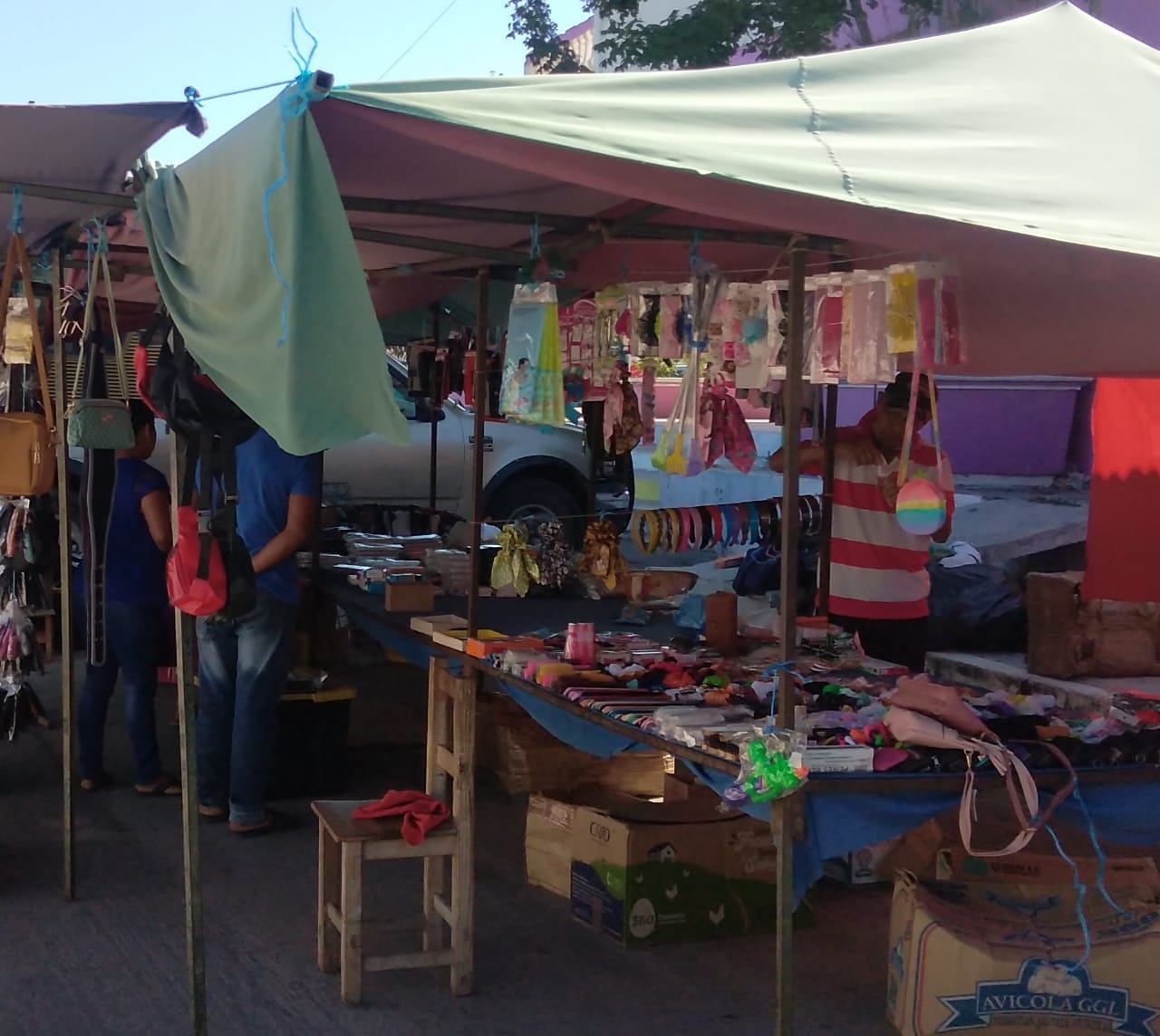 Tianguistas de Sabancuy reportan bajas ventas en enero