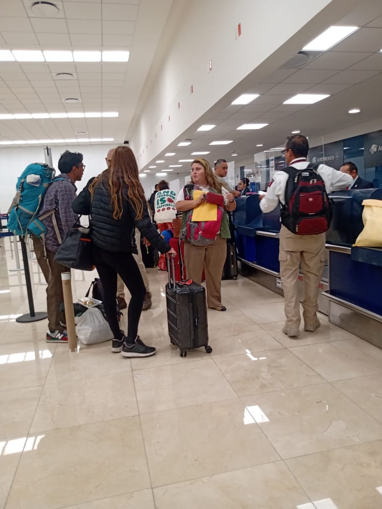 Aeropuerto de Mérida: INM traslada a dos indocumentados a CDMX para ser repatriados