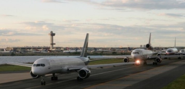 Reportan choque de dos aviones en aeropuerto de Nueva York