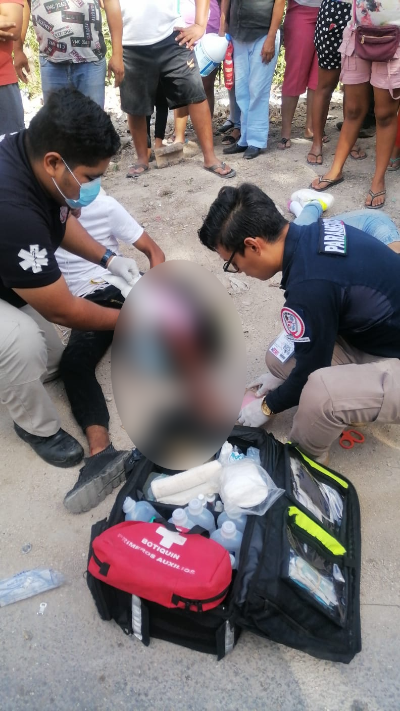 Accidente vial deja un herido de gravedad en la colonia Tres Reyes en Cancún