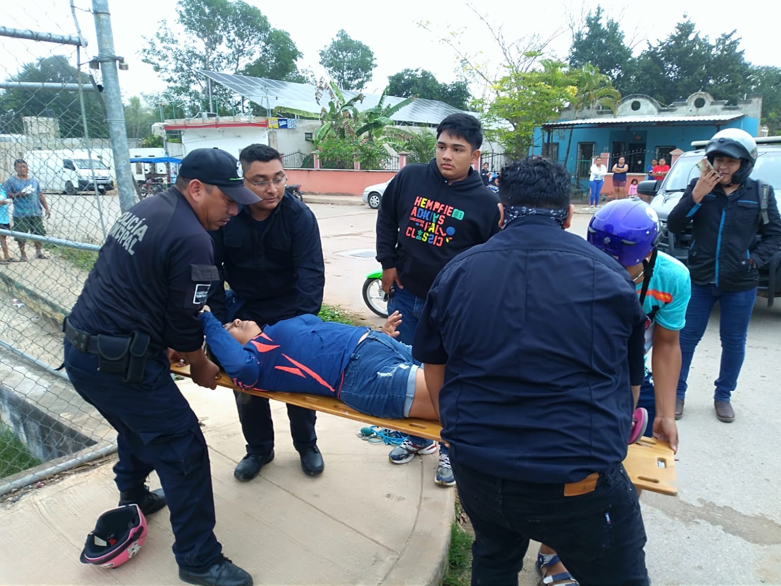 La conductora de una motocicleta provocó el impacto que dejó tres lesionados en Tekax