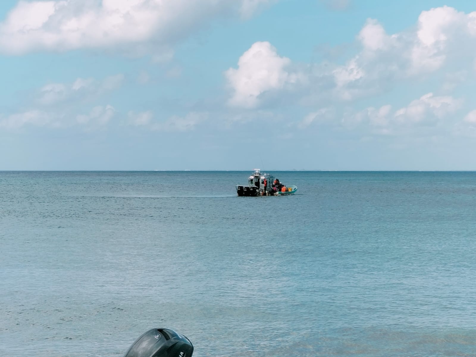 Seis náufragos son rescatados por elementos de la Estación Naval en Cozumel