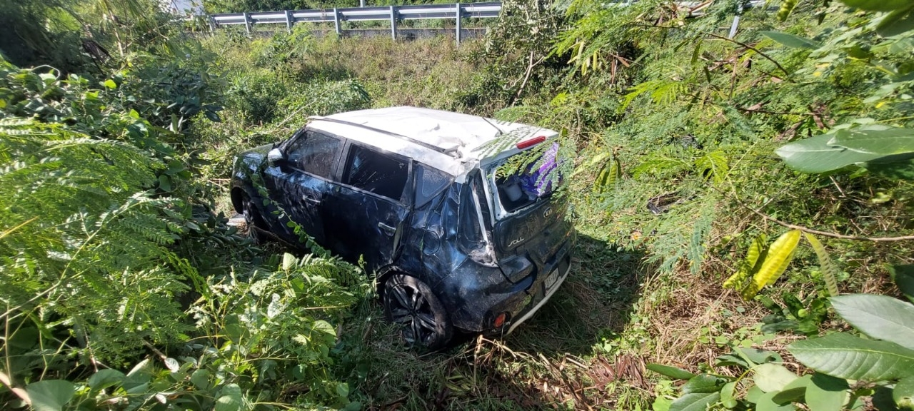 La mujer salió con ayuda de los grupos de emergencia y, afortunadamente, no presentaba ninguna lesión