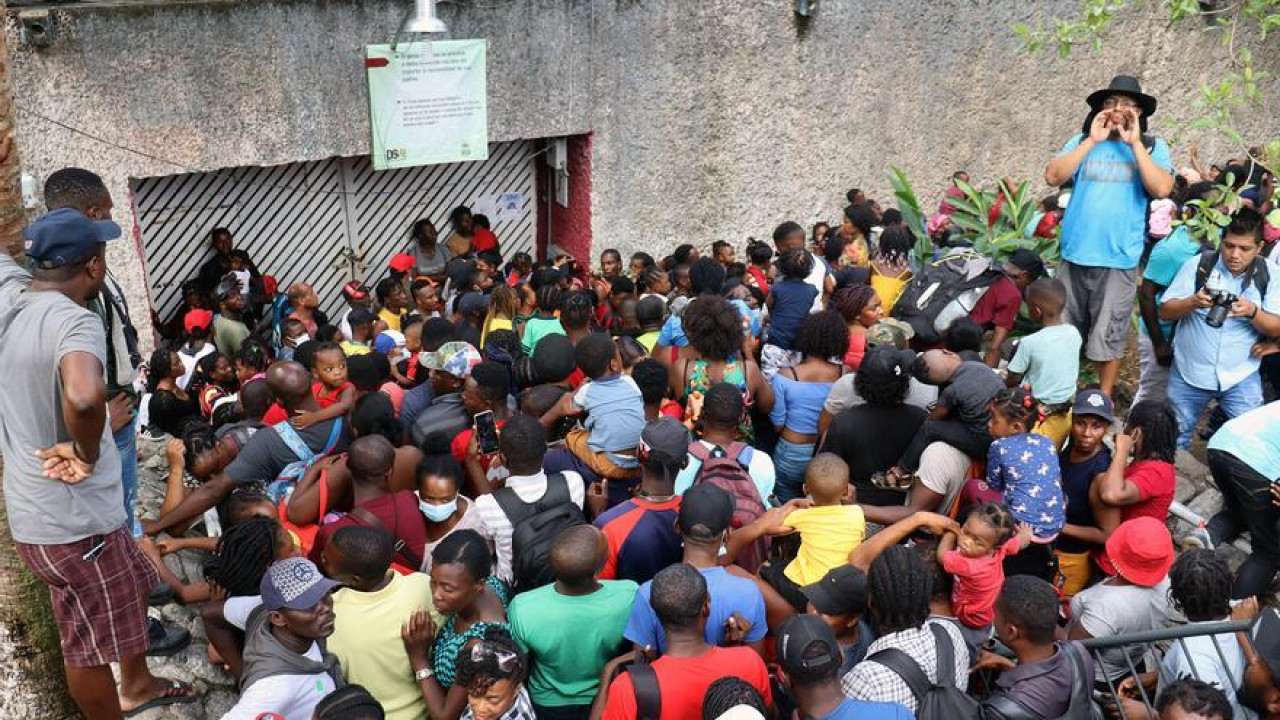 Miles de migrantes protestan para exigir asilo en Tapachula