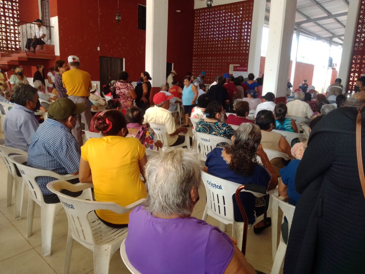 Abuelitos cobran 4 mil 800 pesos de su pensión en Suma de Hidalgo