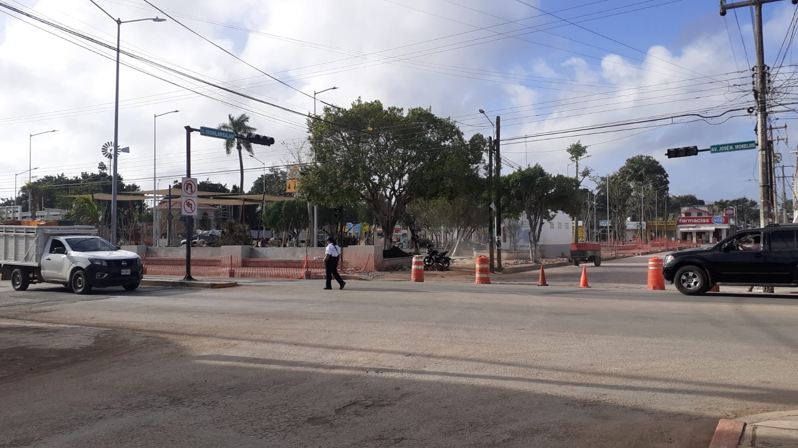 Se están realizando trabajos de remodelación en el parque central