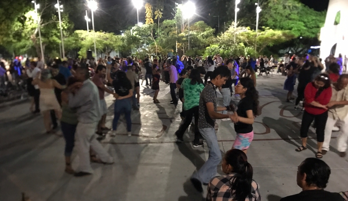 Noche de baile grupal este domingo en la avenida Tulum de Cancún, Plaza Benito Juárez