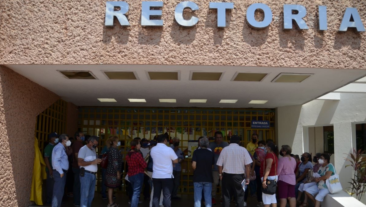 Comunidad universitaria tomó mal que quiera modificar el emblema de Unacar sin una consulta